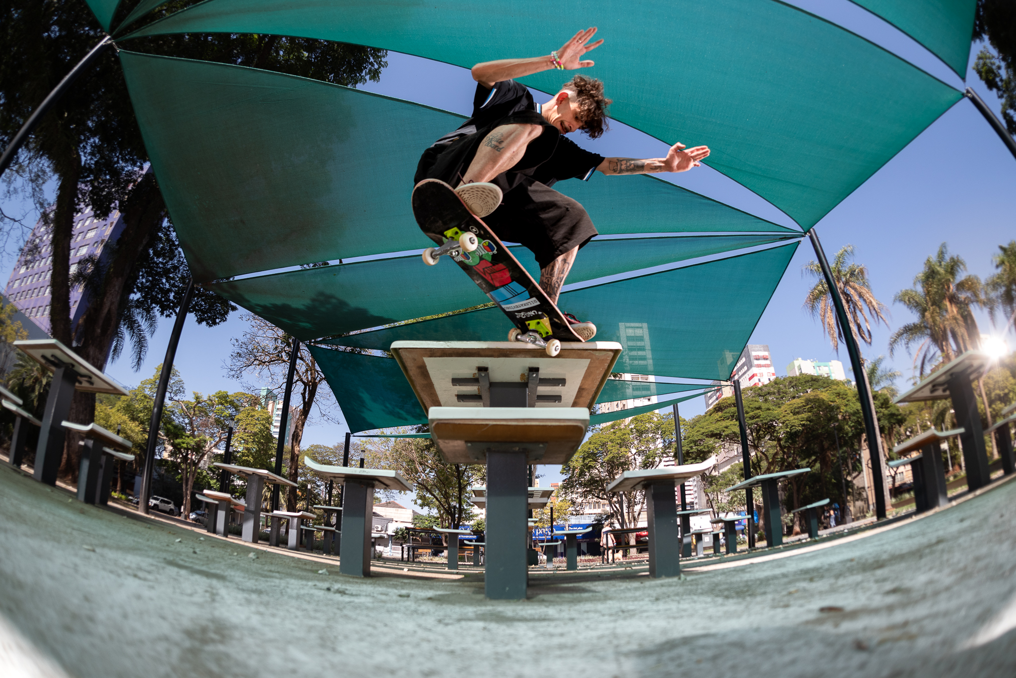 Muito além de manobras: Quem torna o skate realidade