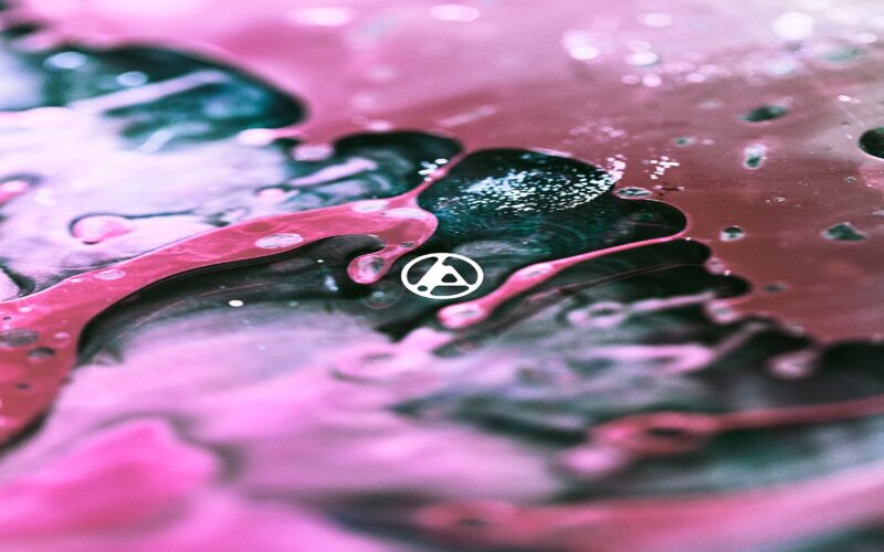 Com respeito ao passado, Linkin Park mostra potencial para o futuro do grupo em novo álbum