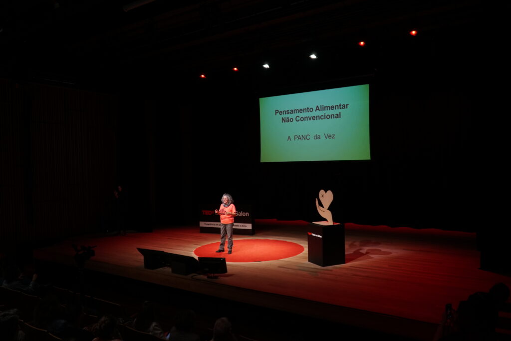 Irany Arteche marcou presença no Teatro Unisinos no TEDx especial sobre
saúde