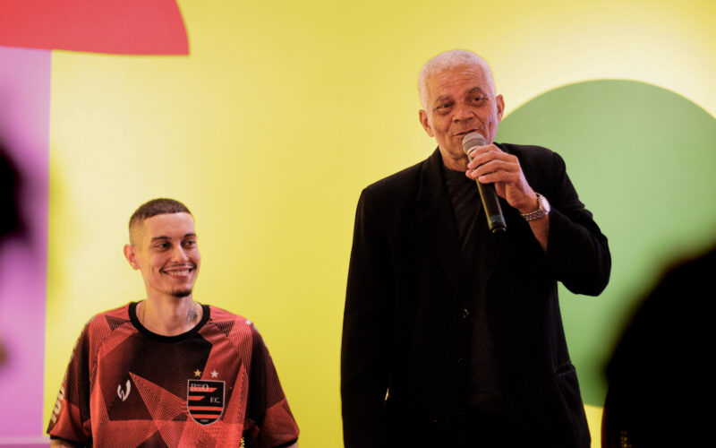 Afetos, ausências e retratos: artista visual e fotógrafo emocionam o público ao apresentarem seus trabalhos na 14° Bienal do Mercosul