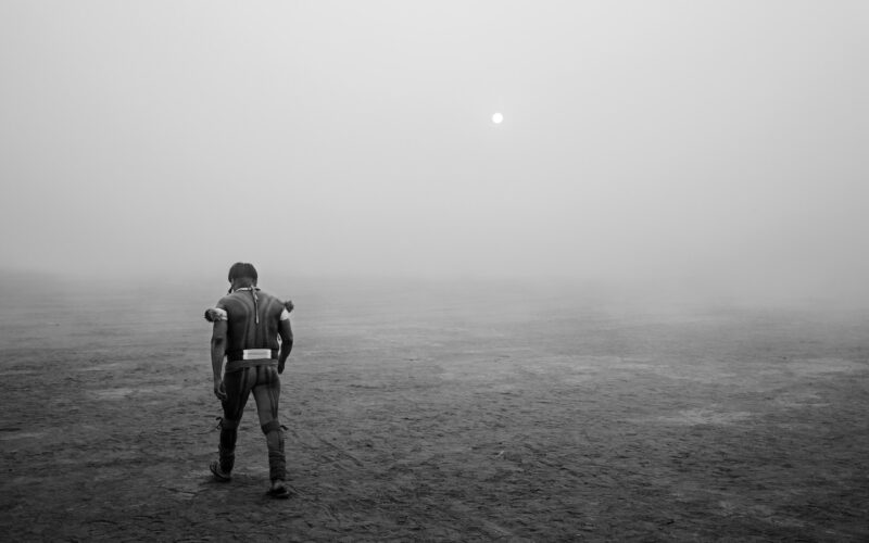 Entre chamas e ancestralidade, o fotojornalismo de Lalo de Almeida
