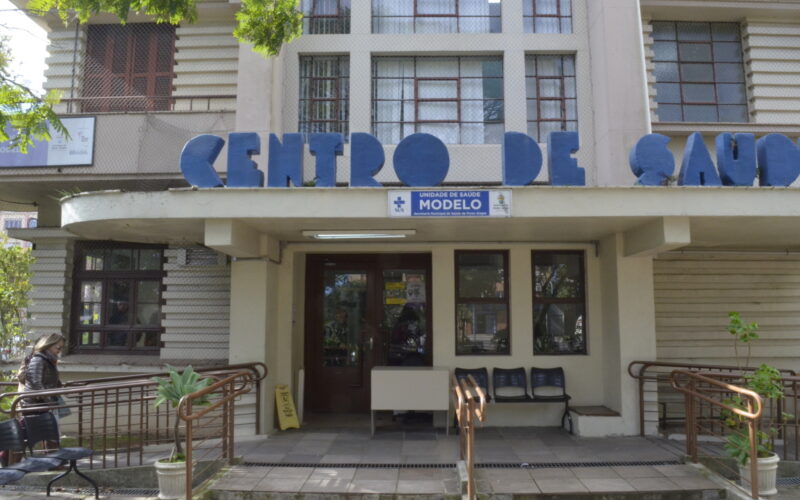 Vacinação abaixo da meta agrava crise sanitária em Porto Alegre