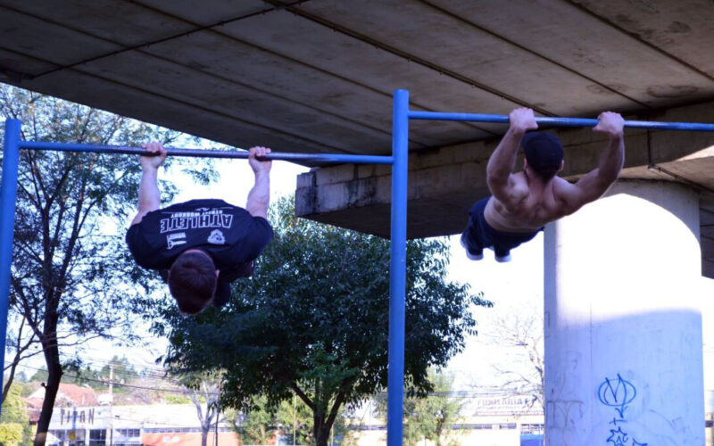 São Leopoldo recebe primeiro campeonato de calistenia e coloca esporte de rua em evidência