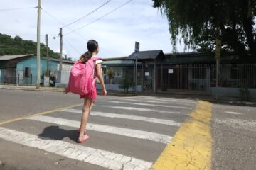 Quando o perigo nasce nas telas e vai à escola