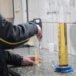 Postos de combustíveis negam teste obrigatório que determina a qualidade da gasolina em Porto Alegre