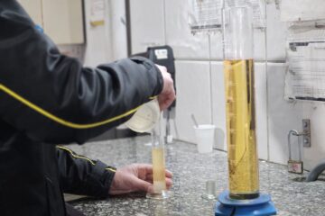 Postos de combustíveis negam teste obrigatório que determina a qualidade da gasolina em Porto Alegre