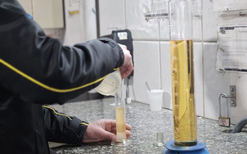 Postos de combustíveis negam teste obrigatório que determina a qualidade da gasolina em Porto Alegre