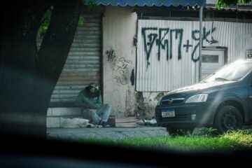 Entre a rua e a vala comum: histórias que não entram nos registros