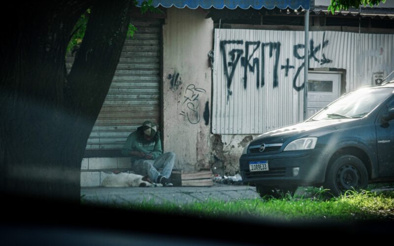 Entre a rua e a vala comum: histórias que não entram nos registros