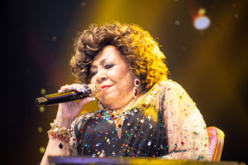 Alcione emociona público com seu retorno para Porto Alegre