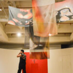 “O Último Milímetro Antes do Beijo” reúne obras de artistas trans brasileiros em Porto Alegre