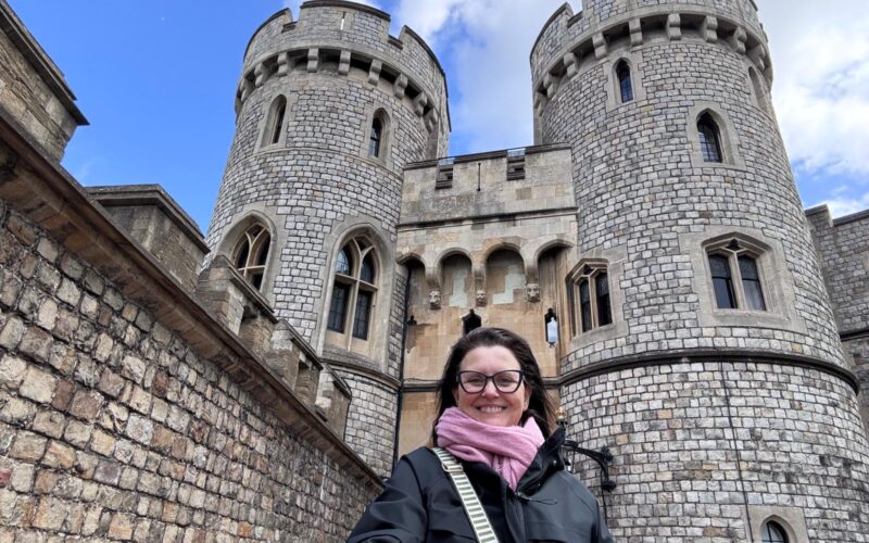 Brasileira transforma intercâmbio em trajetória no Castelo de Windsor