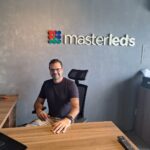 De eventos escolares a CEO: a trajetória de Eclair Mendes no mercado de LED