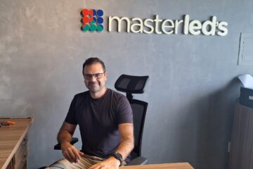 De eventos escolares a CEO: a trajetória de Eclair Mendes no mercado de LED