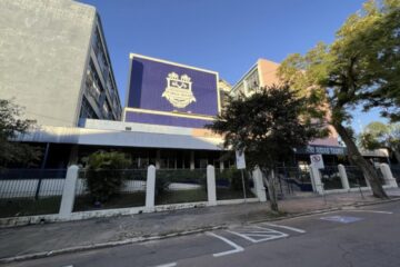 Crise financeira leva escola à falência após 80 anos de atuação