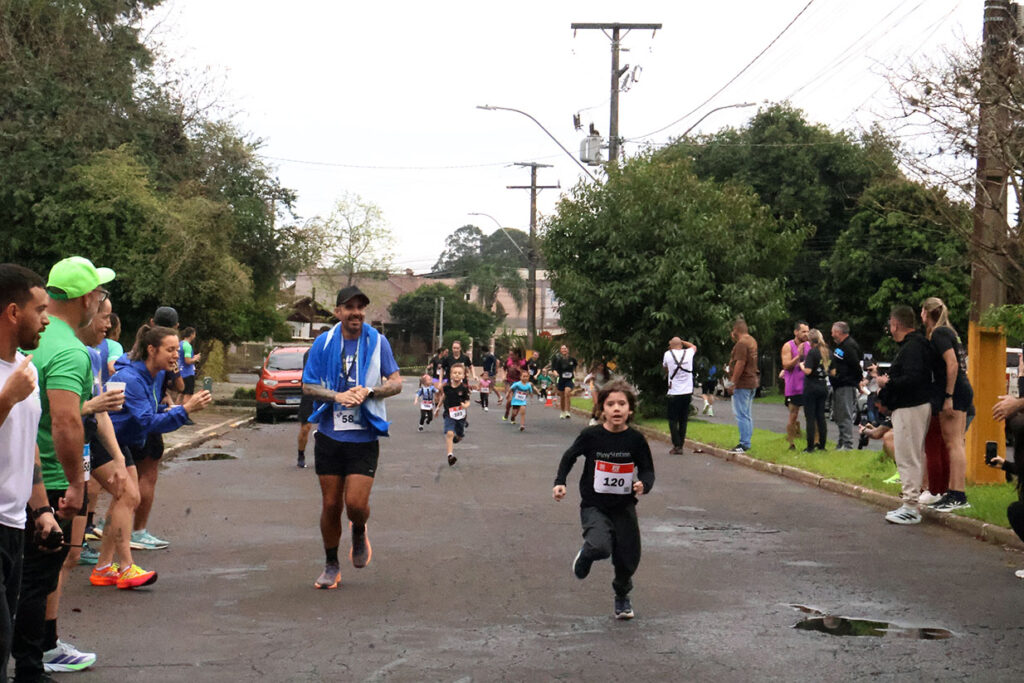 Linha de chegada da corrida kids. ANNA JÚLIA GONÇALVES/ BETA REDAÇÃO