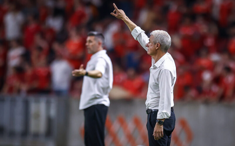 Quando a solução não dá futebol…