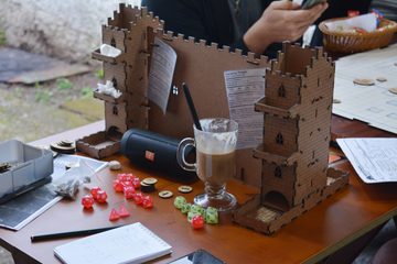 Taverna Turno Extra transforma paixão por jogos em espaço de convivência e comunidade