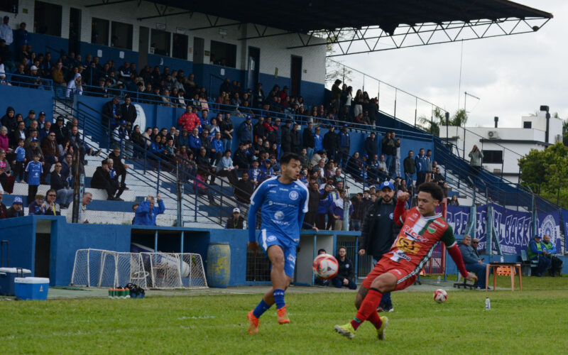 Ariel Lanzini é demitido do comando do Aimoré